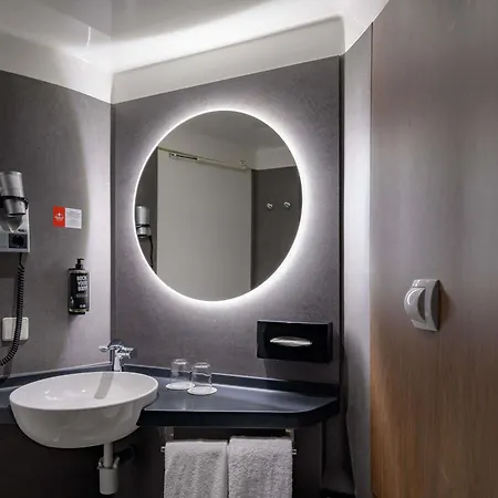 Ibis Muenchen Garching 3*