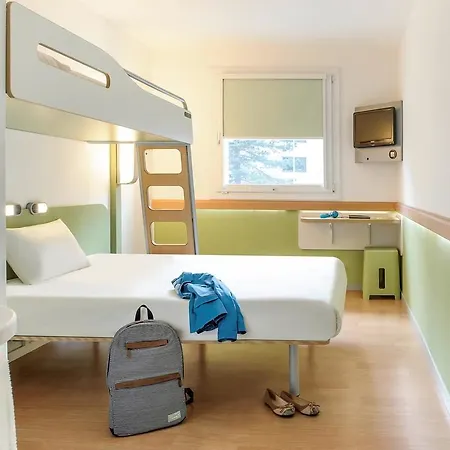 Ibis Muenchen Garching מלון